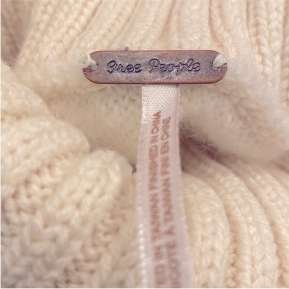 Free People Milo Tunic Turtleneck Sweater in Evening Cream Off White NWT Small - Picture 6 of 12